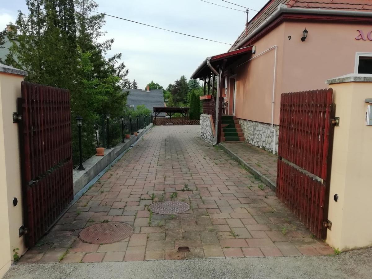 Asta La Vista Vendeghaz Hotel Мисколк Екстериор снимка