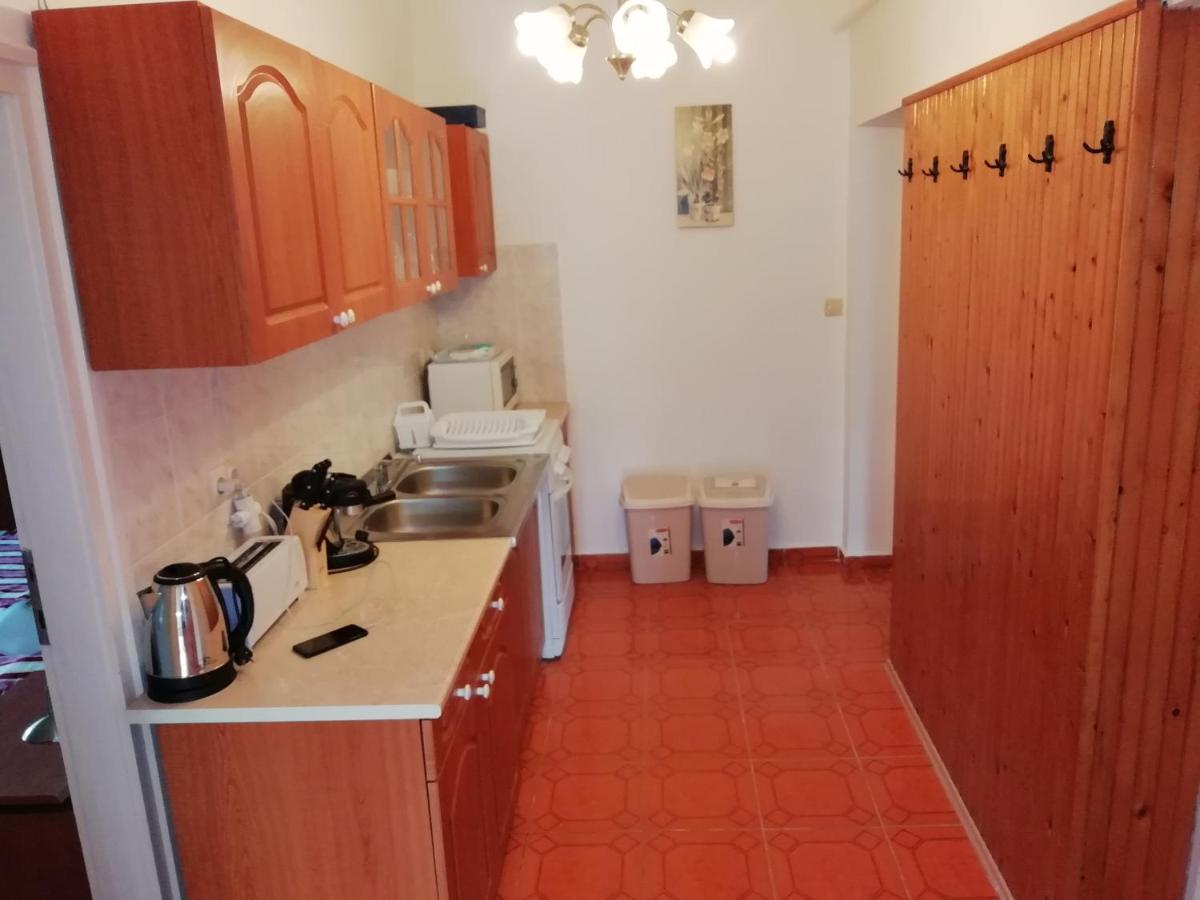 Asta La Vista Vendeghaz Hotel Мисколк Екстериор снимка