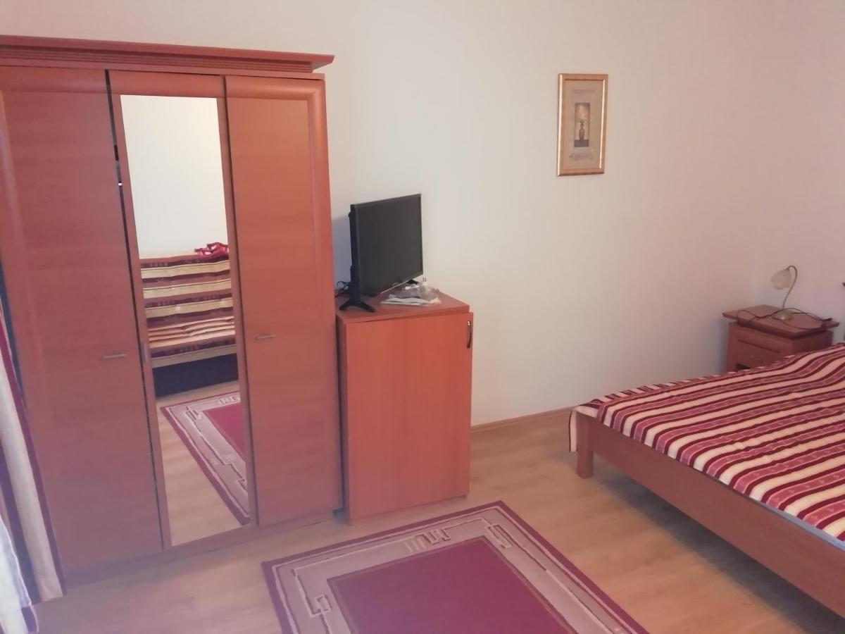 Asta La Vista Vendeghaz Hotel Мисколк Екстериор снимка