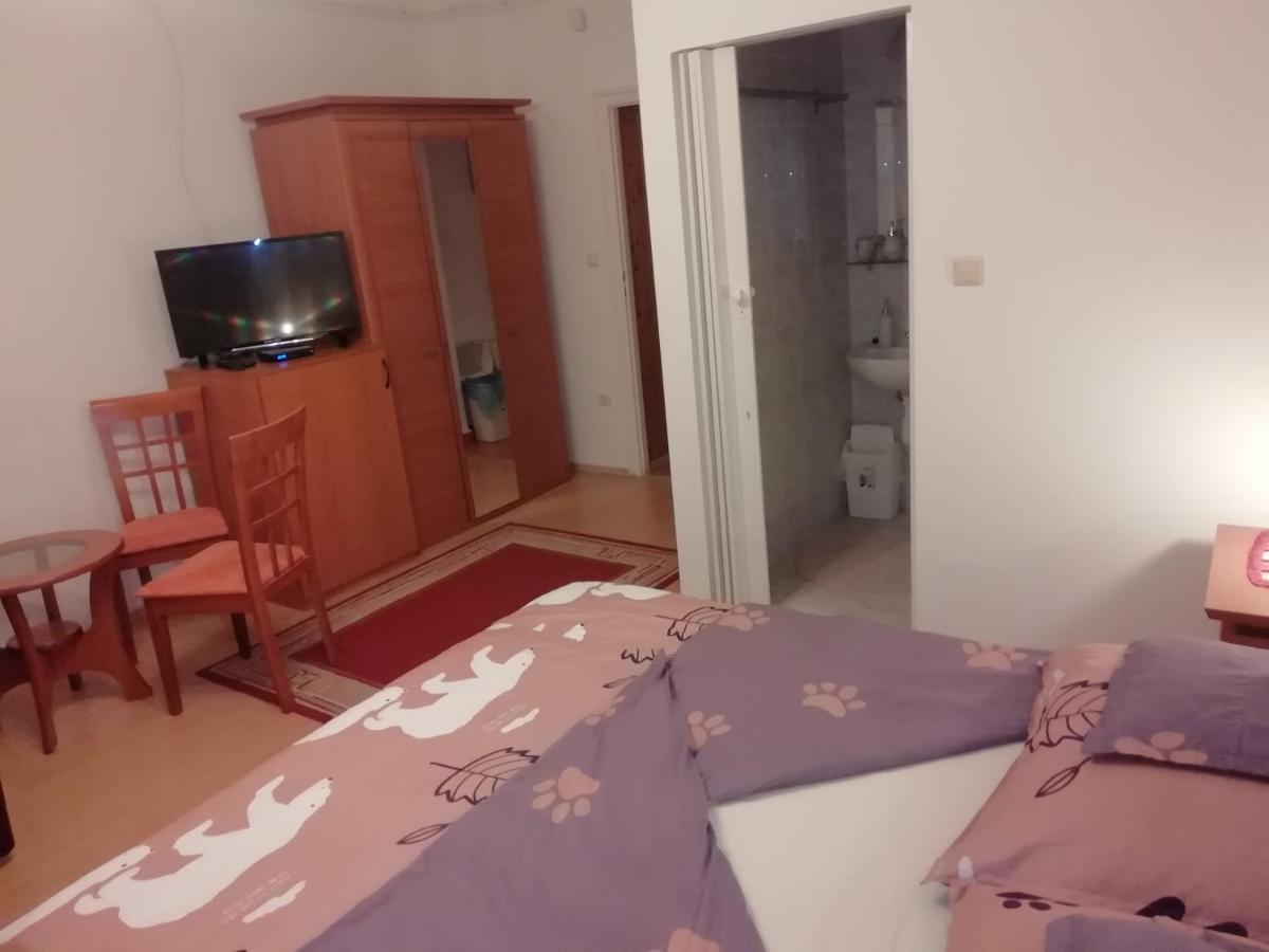Asta La Vista Vendeghaz Hotel Мисколк Екстериор снимка