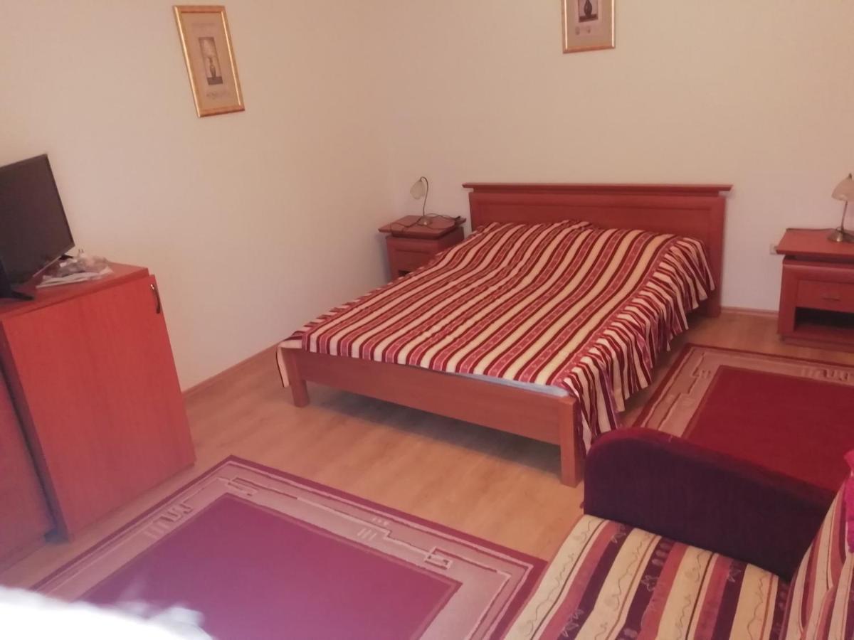 Asta La Vista Vendeghaz Hotel Мисколк Екстериор снимка