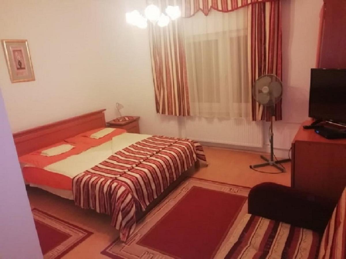 Asta La Vista Vendeghaz Hotel Мисколк Екстериор снимка