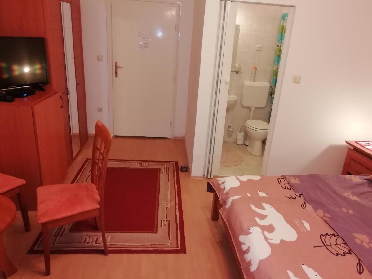 Asta La Vista Vendeghaz Hotel Мисколк Екстериор снимка