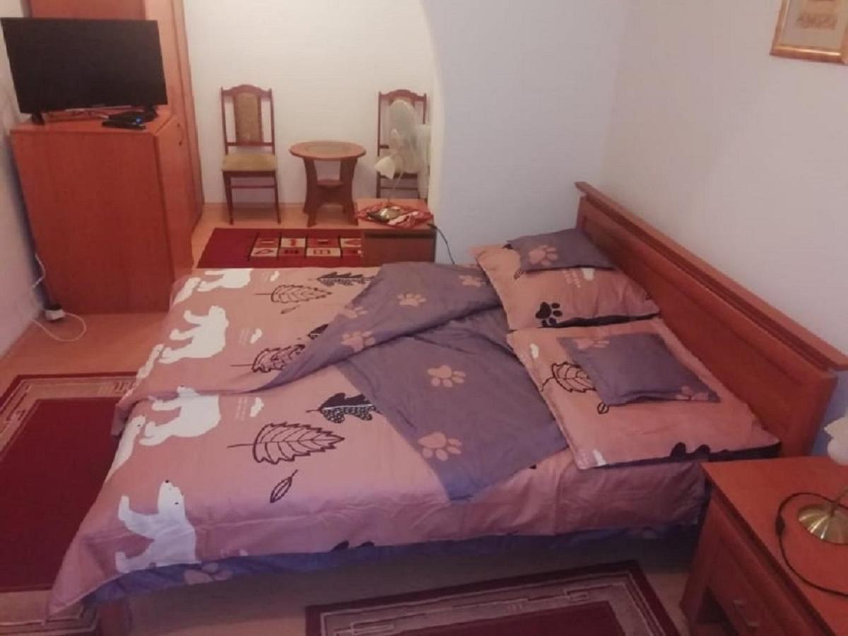 Asta La Vista Vendeghaz Hotel Мисколк Екстериор снимка