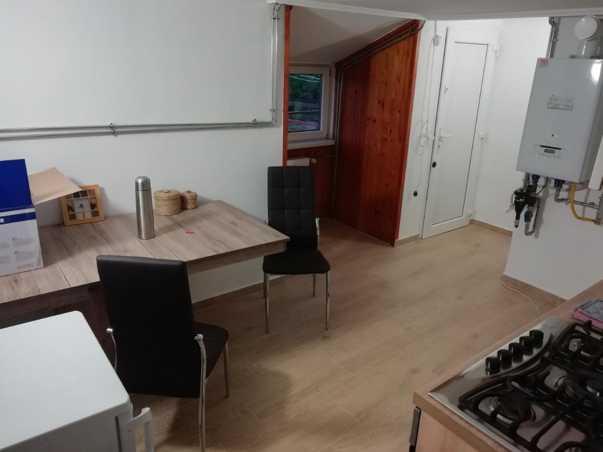 Asta La Vista Vendeghaz Hotel Мисколк Екстериор снимка