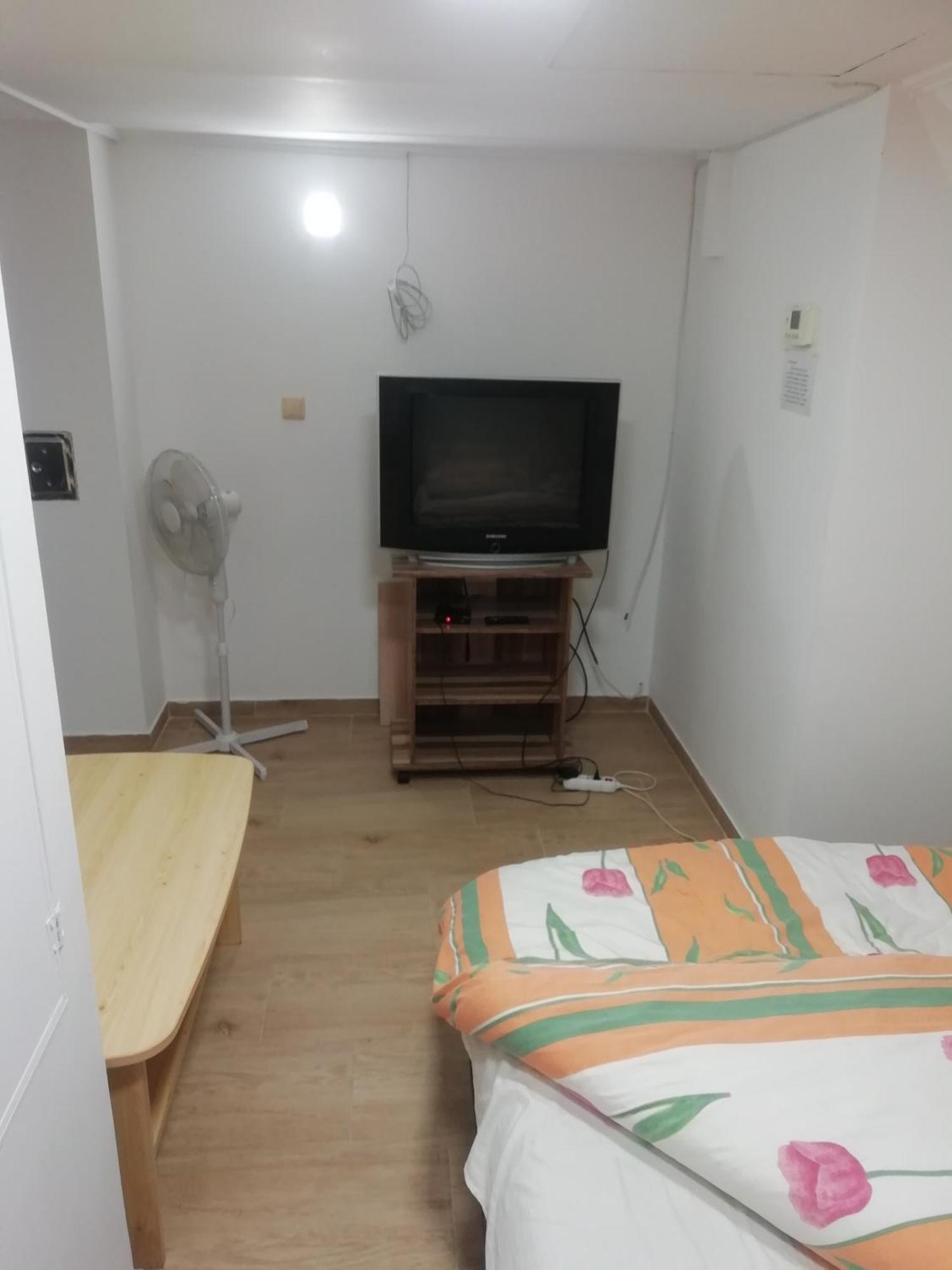 Asta La Vista Vendeghaz Hotel Мисколк Екстериор снимка